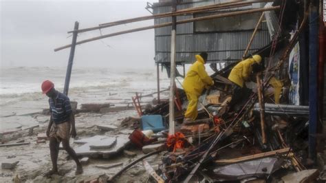 Bangladesh cyclone kills 21, sends thousands fleeing - CNN