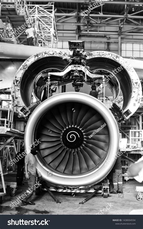 Jet Engine Remove Aircraft Airplane Maintenance Stock Photo 1438004594 ...