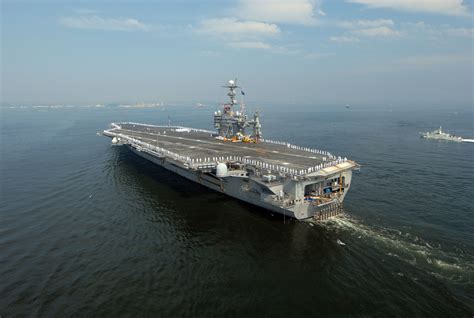 CVN-73 George Washington | Uss george washington, Aircraft carrier ...