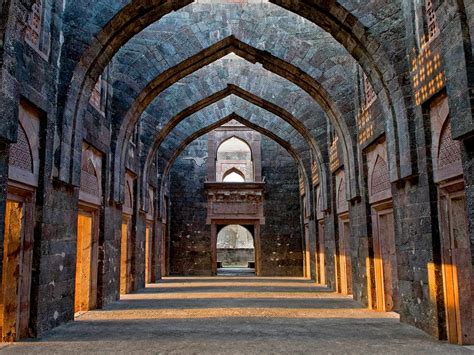 India Hindola Mahal in the city of Mandu-2017 Bing Desktop Wallpaper ...