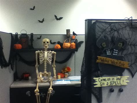 Fun And Spooky Halloween Office Decor Ideas