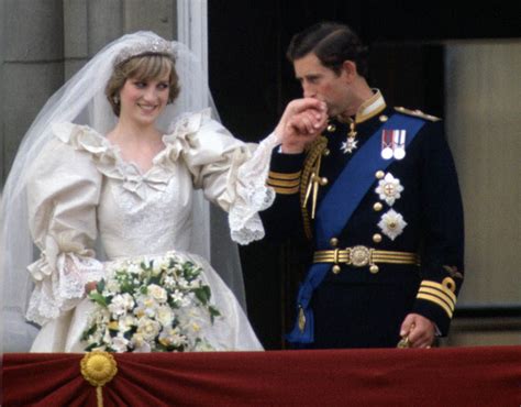 Princess Diana wedding to Prince Charles: Engagement ring, wedding ...