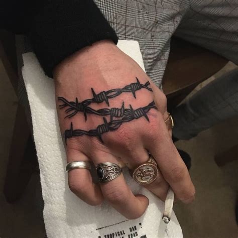 Pin de Dobrenkaya666 en Mood | Tatuaje de la mano, Estilo de tatuaje ...