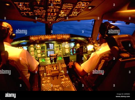 Boeing 737 Cockpit Night