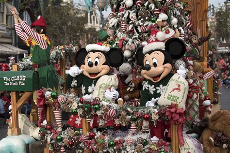 Watch the Disney Parks Magical Christmas Day Parade December 25! | ABC ...