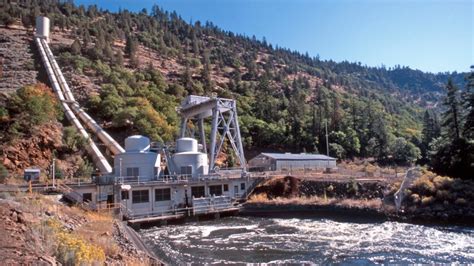 Federal energy regulator gives final go-ahead for historic Klamath dam ...