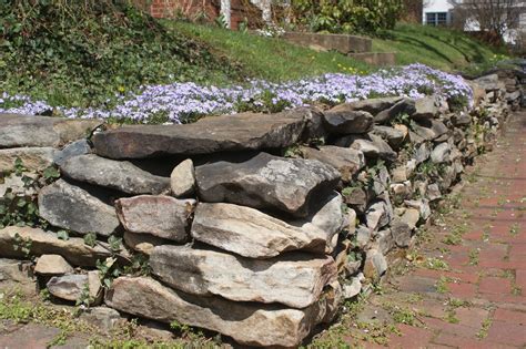 How to Build a Stone Retaining Wall