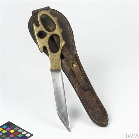 knuckle-duster knife with scabbard | Imperial War Museums