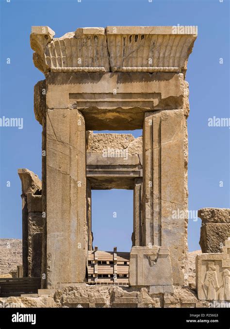 Persepolis ruins hi-res stock photography and images - Alamy