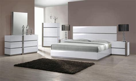 20+ Stunning Modern White Bedroom Set Ideas - SWEETYHOMEE