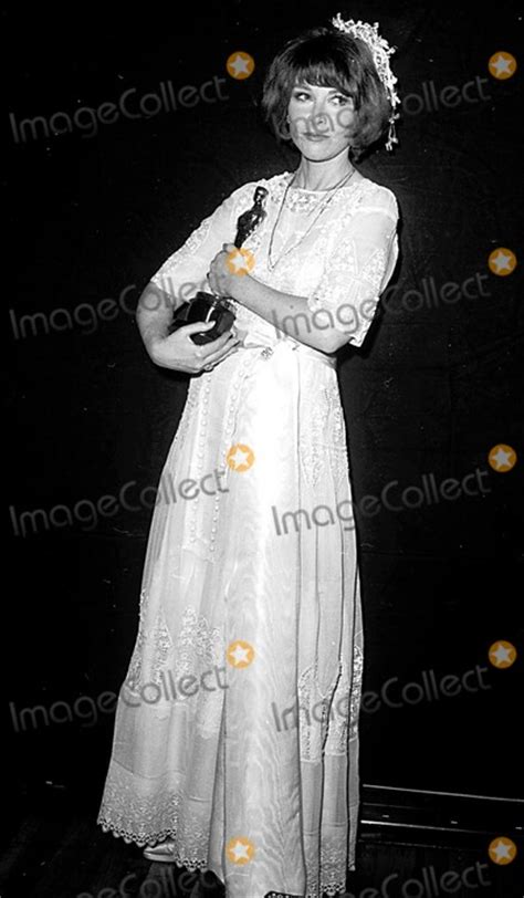 Photos and Pictures - Academy Awards / Oscars (48th) Linda Blair 1976 ...