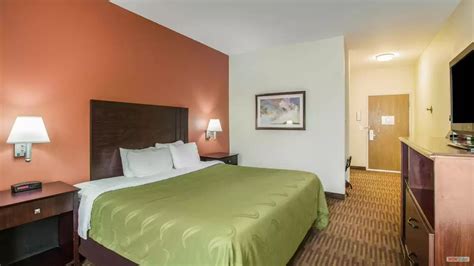 Quality Inn and Suites Hotel in Lawrence KS | Hotel near University of ...