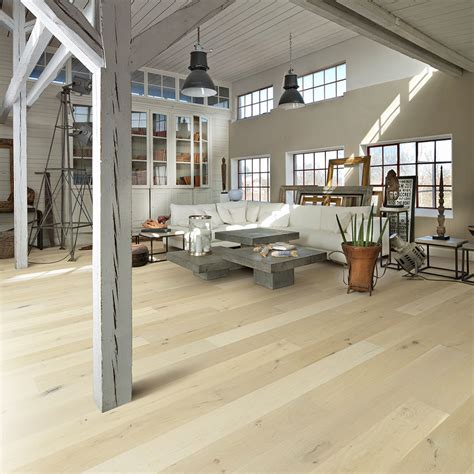 A Few Reasons You Should Consider Light Hardwood Flooring