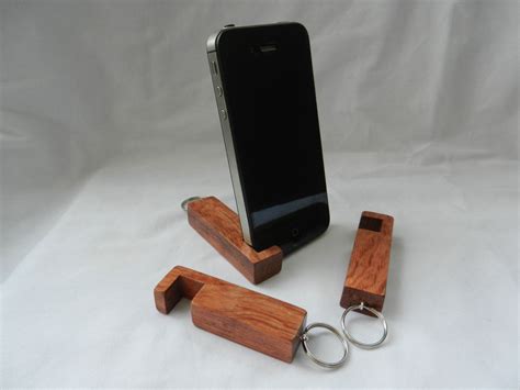 inotch1 support de téléphone en bois par UllapoolBoxCreations | Wooden ...