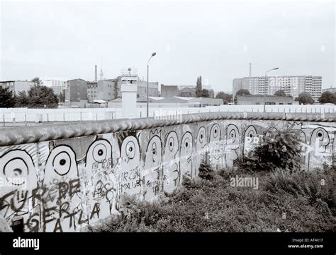 European History. The historical Berlin Wall and graffiti in West Stock ...