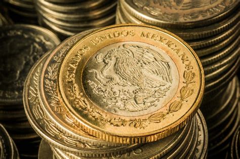 Estas monedas de 10 pesos valen más por su centro de plata - México ...