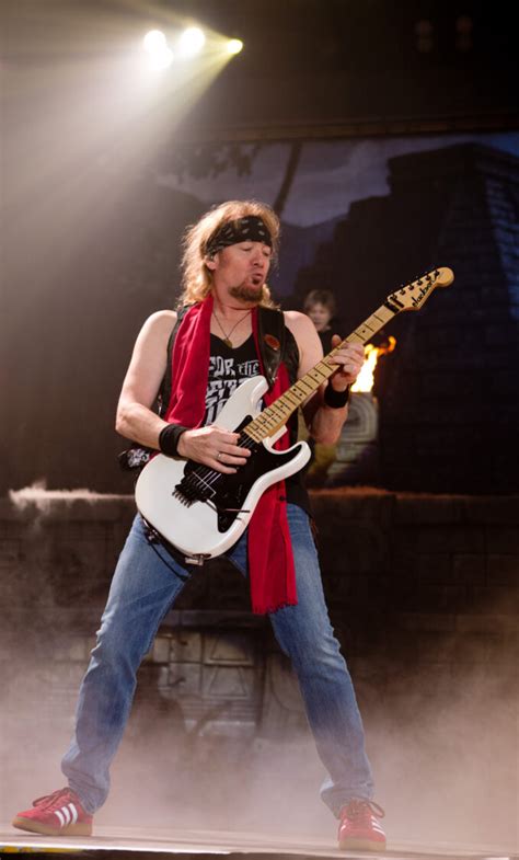 ADRIAN SMITH (IRON MAIDEN): "The Scorpions were standing behind us on ...