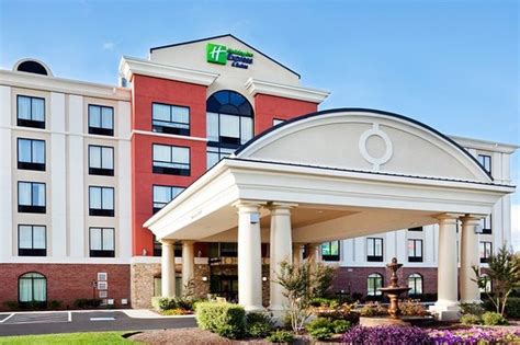 HOLIDAY INN EXPRESS & SUITES - Updated 2018 Prices & Hotel Reviews ...