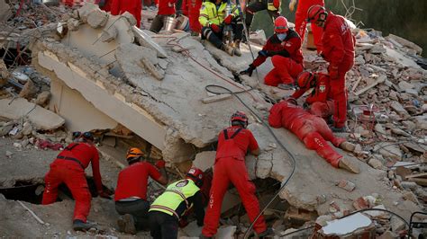 5K rescuers descend on Turkey earthquake site; 25 dead, 100 rescued