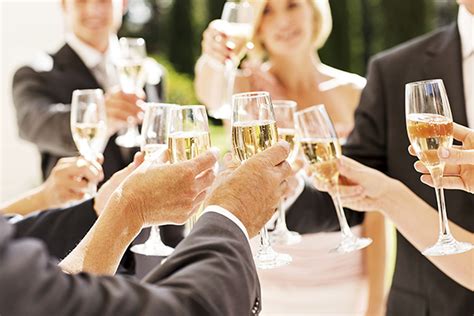 The Do’s and Don’ts of Wedding Toasts - Make it Posh