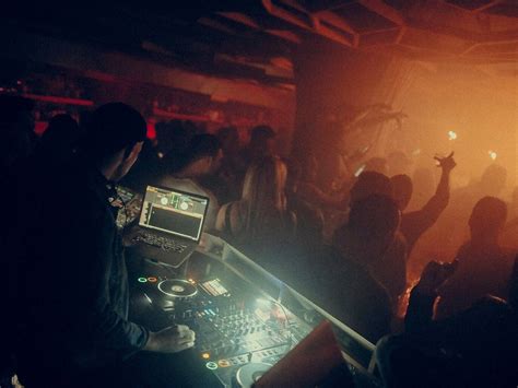 Ultimate Guide to the Best Nightlife in Montreal