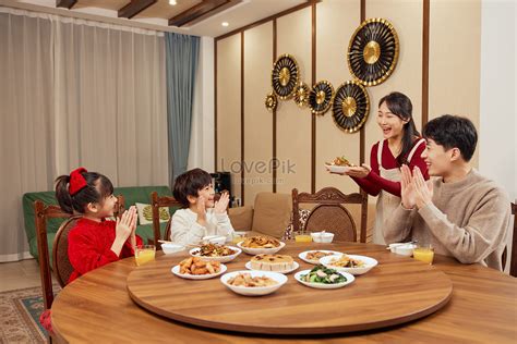 Family Dinner Table Picture And HD Photos | Free Download On Lovepik