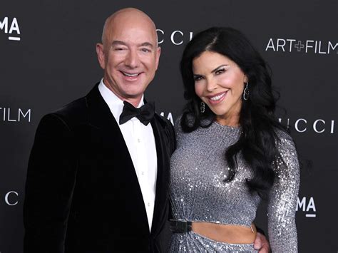 Jeff Bezos and Lauren Sánchez's Friends 'Happy' He Proposed: Source