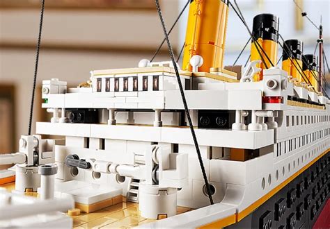 LEGO Titanic Is a Build of Historic Proportions, Comes With Over 9,000 ...