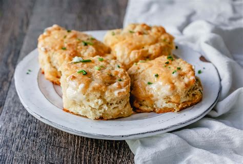 Homemade Cheesy Garlic Biscuits – Modern Honey