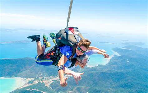 Skydive Airlie Beach | Dive Towards Great Barrier Reef