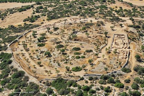 Archaeologists Find Artifacts From Time Of Biblical King David And ...