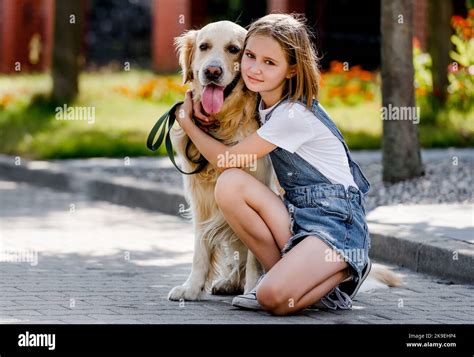 Girl with golden retriever dog Stock Photo - Alamy