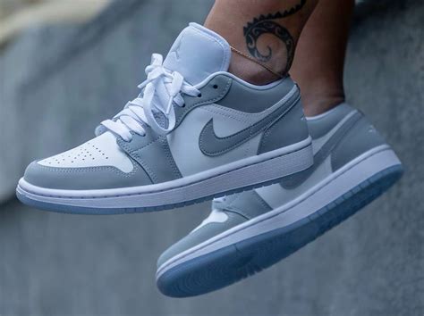 Que vaut les AJ1 Wmns Low Mid Wolf Grey Aluminium 'Dior'