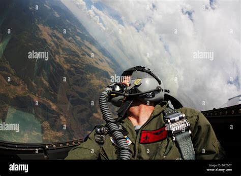 Cockpit View Pilot F-16 Stock Photo - Alamy