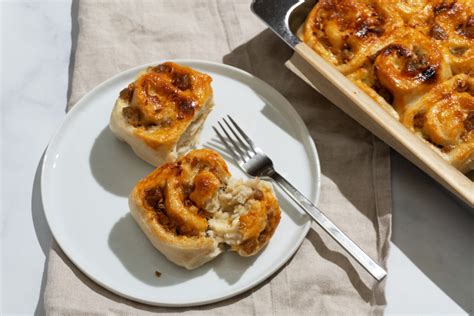 Breakfast Sausage & Cheese Morning Rolls – Recette Magazine