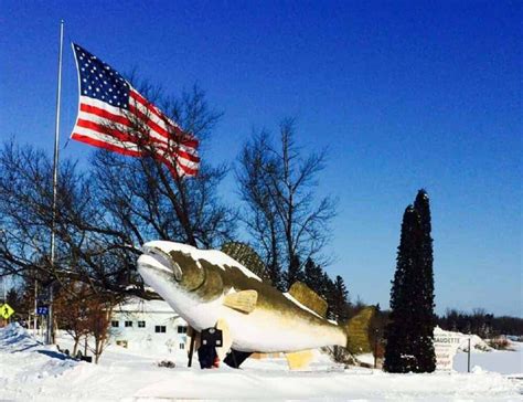 Ice Fishing in Minnesota (A Complete Guide) – Strike and Catch