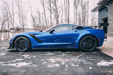 Chevrolet Corvette C7 ZR1 painted in Elkhart Lake Blue Metallic Photo ...