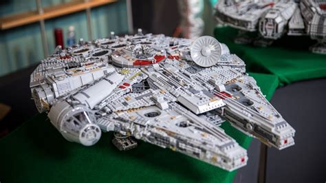 Millennium Falcon - Lego Collectors Series - Deezminifigs.com