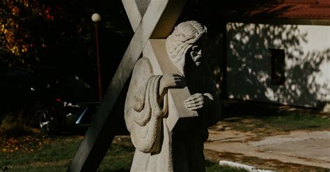 Sculpture of Jesus with Cross · Free Stock Photo