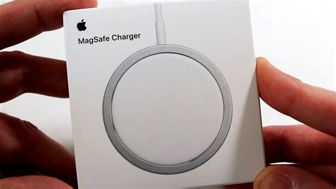 iPhone 12 MagSafe Charger Unboxing - YouTube