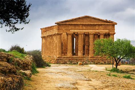 7 Amazing Ancient Ruins in Sicily: Greek Temples & Roman Theaters