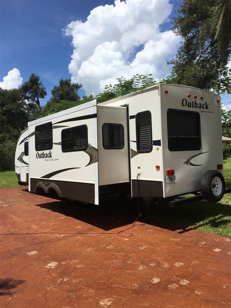 great shape 2010 Outback Sydney Edition 33 foot Travel trailer for sale