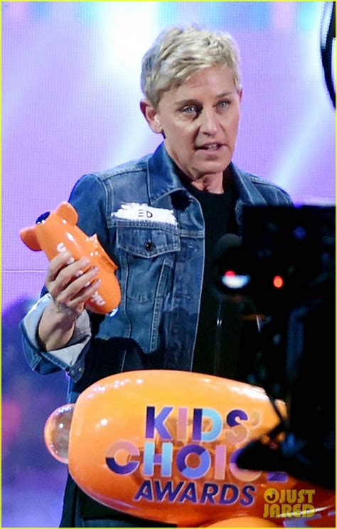 Ellen DeGeneres Wins Three Awards at KCAs 2017, Has Crowd Recite Oath ...