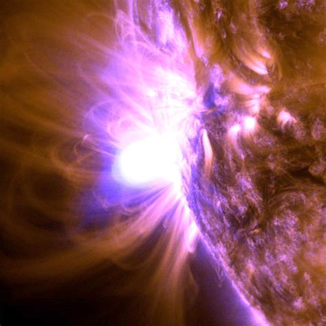 Powerful X-Class Solar Flare Erupts From Sun – Captured by NASA’s Solar ...