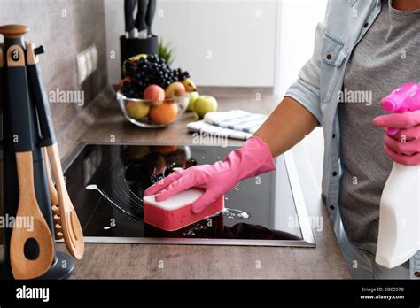 Cleaning Induction Hob. Cleaning service concept Stock Photo - Alamy