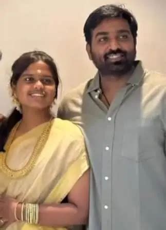 Vijay Sethupathi Biography, Height, Age, Wife, Family, Children, Net ...