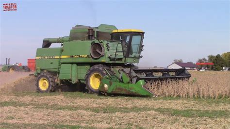 JOHN DEERE 7720 Turbo Combine Harvesting Soybeans - YouTube