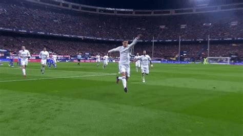 Cristiano Ronaldo Celebration GIFs - Find & Share on GIPHY