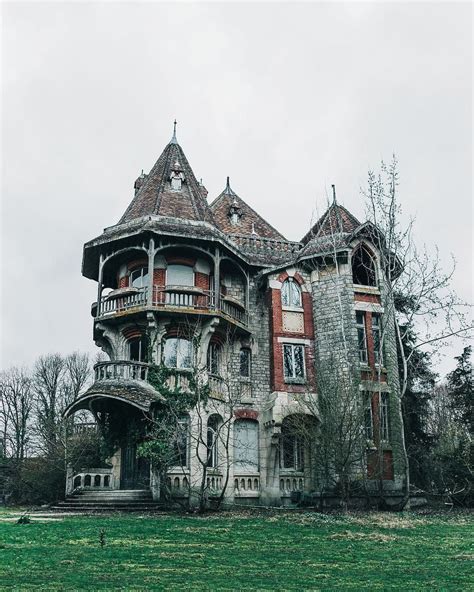 Magnificent Mansion abandoned in France | Abandoned houses, Old ...