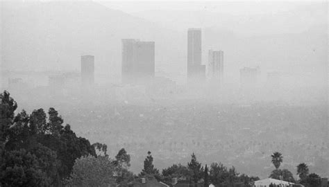 Photos: When L.A. smog was so bad people suspected a gas attack ...